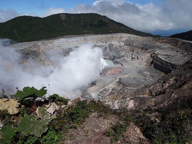 Backpacking in Costa Rica - Volcano Poas