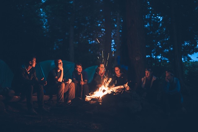 Lagerfeuer beim Camping