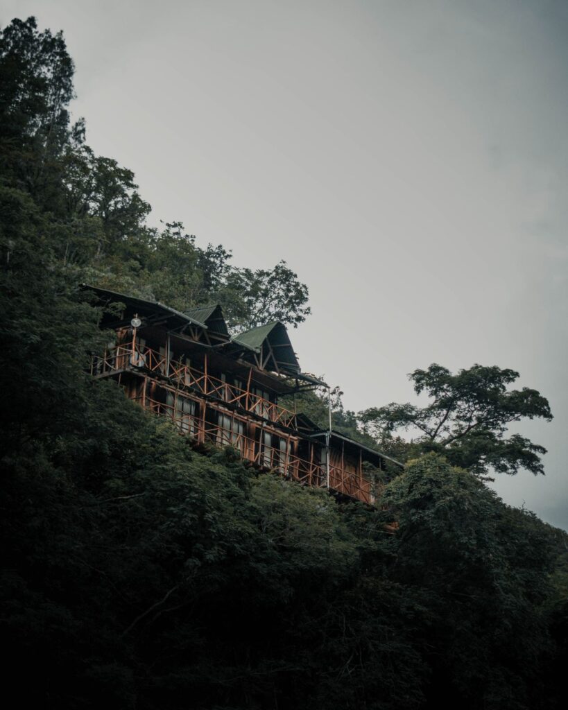 Eco-Lodge aus Holz mitten im Regenwald in Guyana