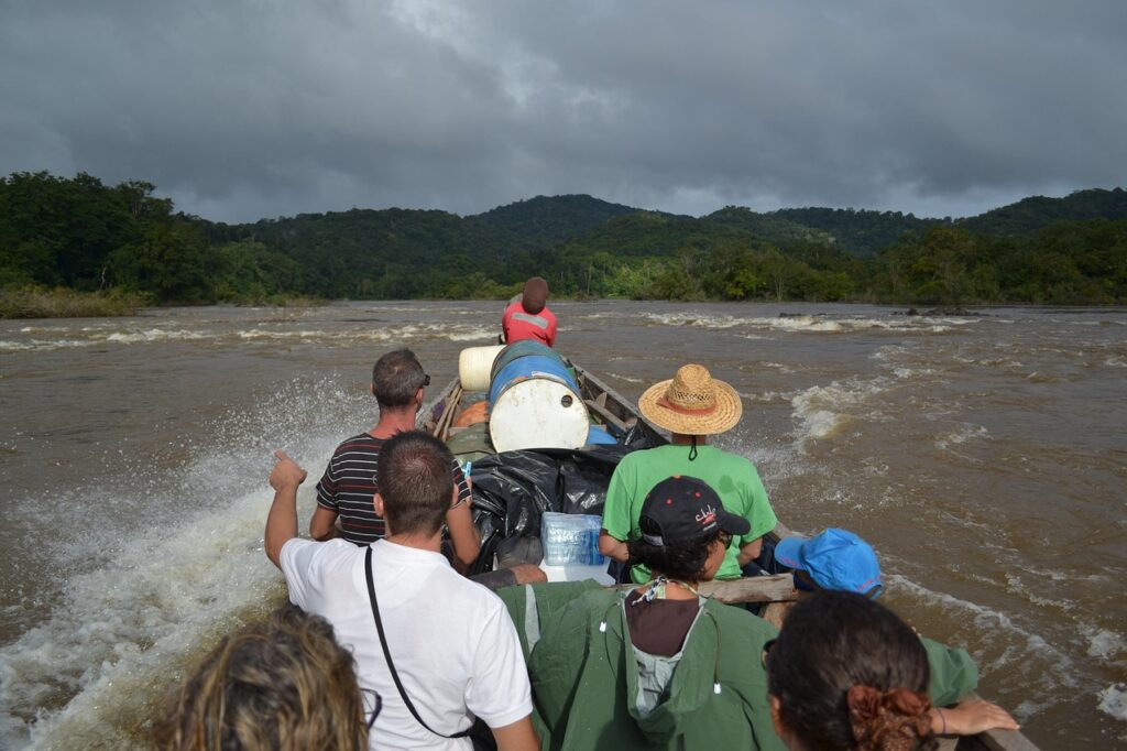 Der Fluss Marowijne an der Grenze zwischen Suriname und Französisch-Guayana
