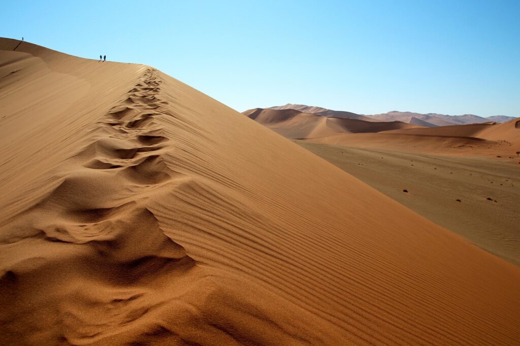 Rote Sanddünen im Sossusvlei bei Sonnenaufgang